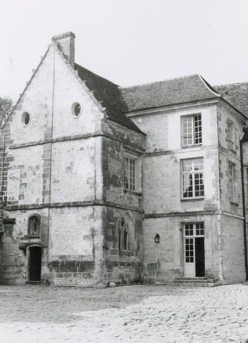 façades sud et est, vue partielle