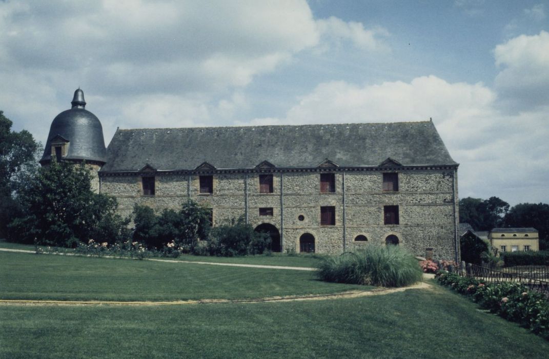 communs, façade ouest