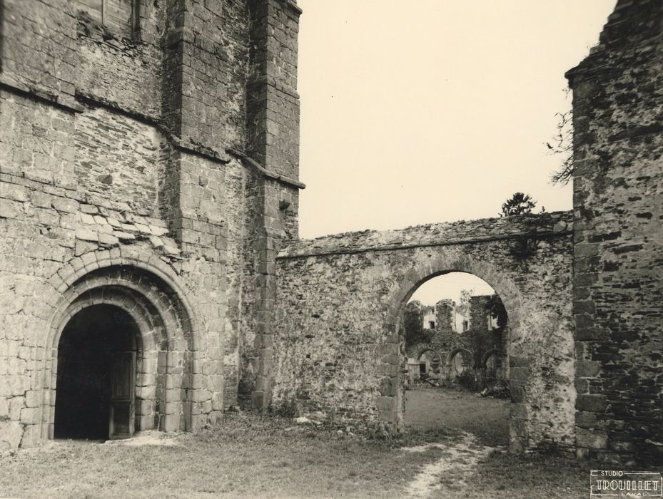 Église abbatiale, portail ouest