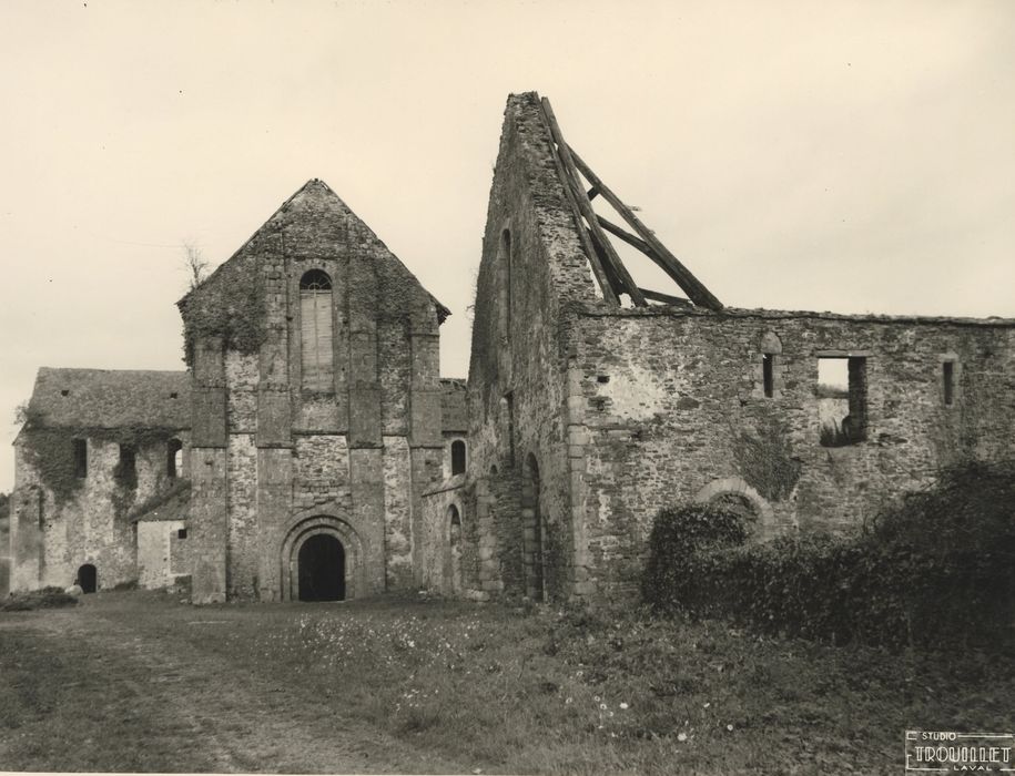 Église abbatiale, façade ouest