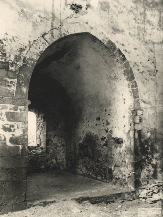 Église abbatiale, une des chapelles du transept