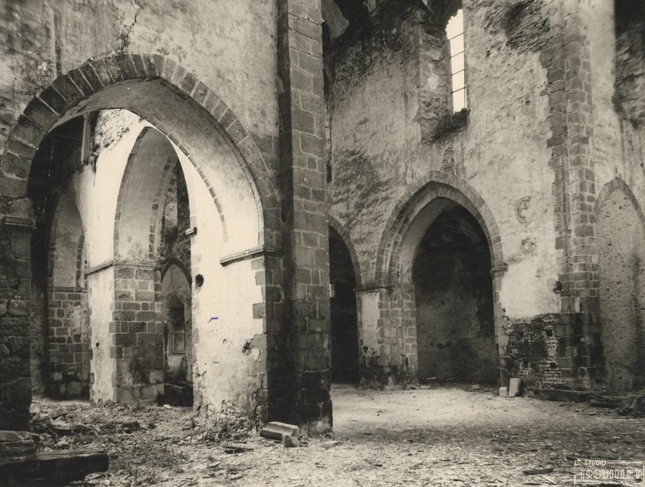 Église abbatiale, bas-côté sud, vue partielle