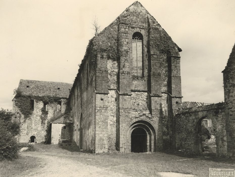 Église abbatiale, façade ouest