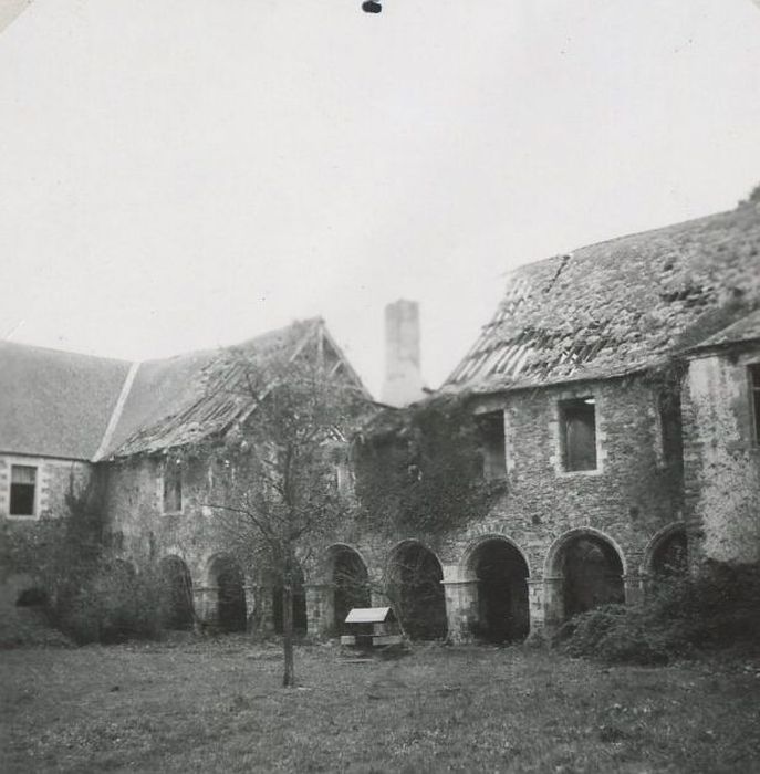 Galerie du cloître vue du Nord-Ouest