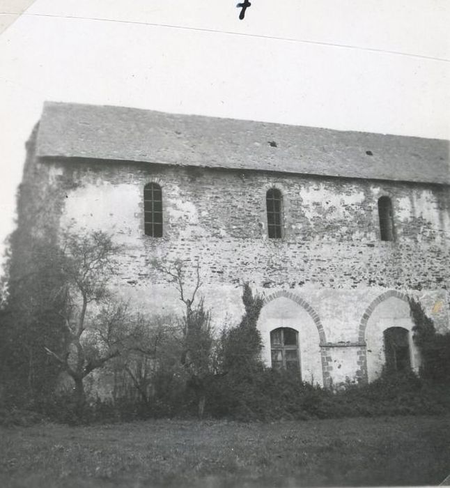 Église abbatiale, façade sud, vue partielle