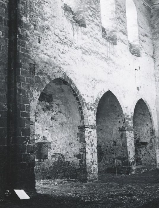 Bâtiment abbatial, aile est, façade ouest sur cour, vue partielle