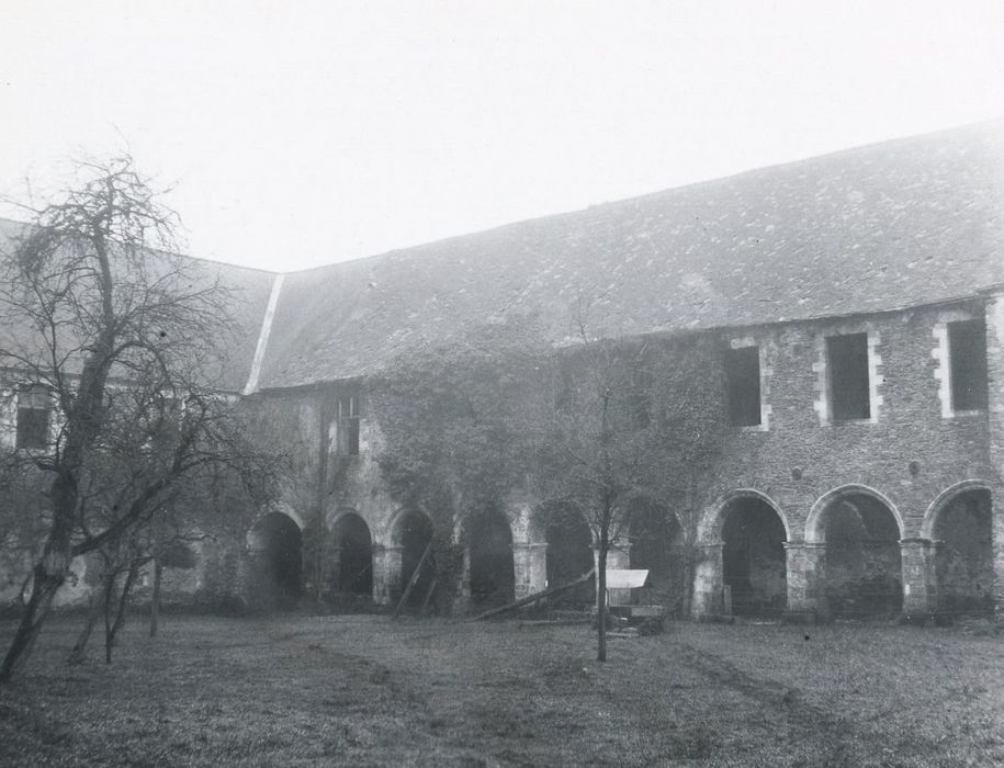 Église abbatiale, chapelles du transept nord