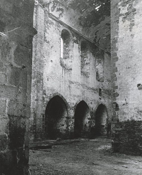 Église abbatiale, transept nord, vue partielle