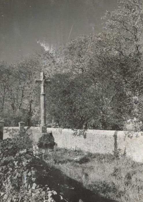 croix monumentale du cimetière