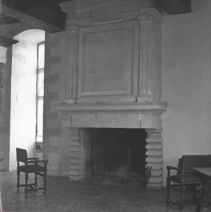 1er étage, chambre, cheminée monumentale