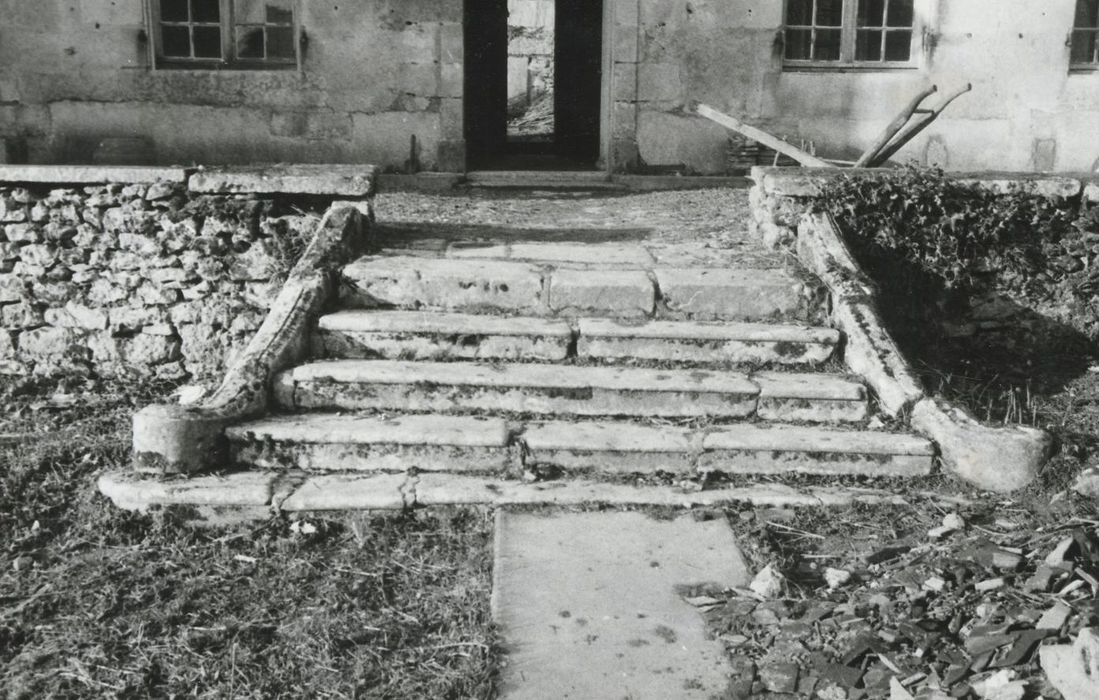 façade sud, escalier menant à la terrasse