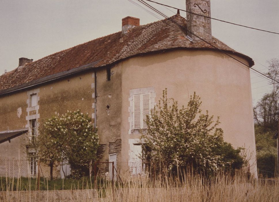 façade ouest, à droite, tour de la Prison