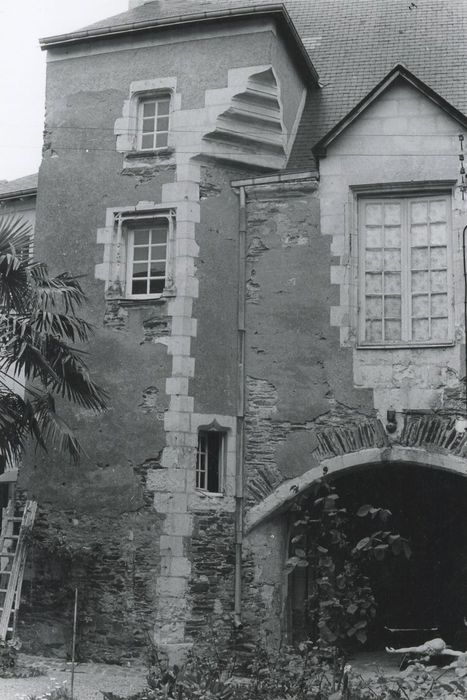 façade sur la cour d’honneur, tourelle d’escalier