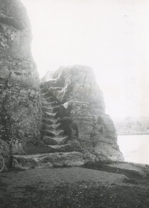 escalier menant aux berges du Maine