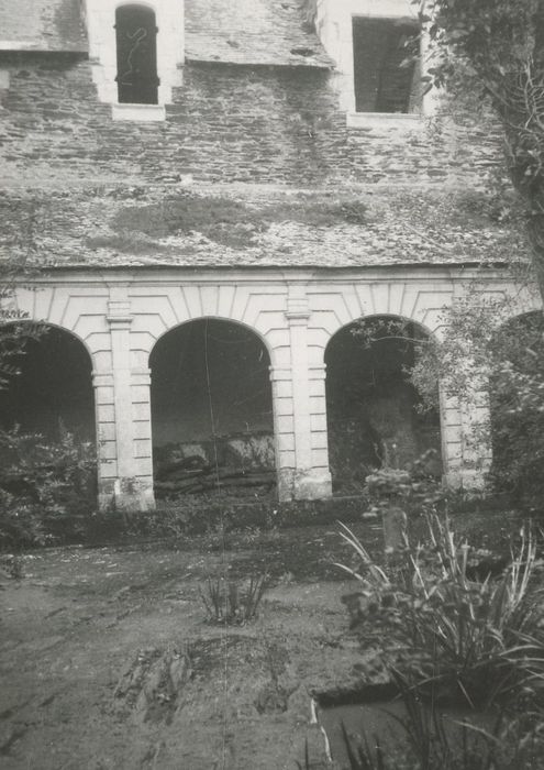 cloître, vue partielle