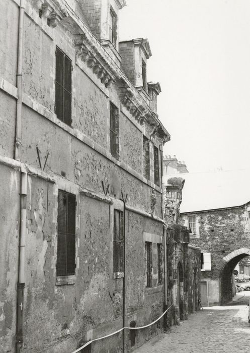 façade sur la rue de la Censeries