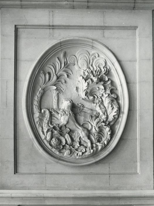 salle du lavabo, détail d’un haut-relief