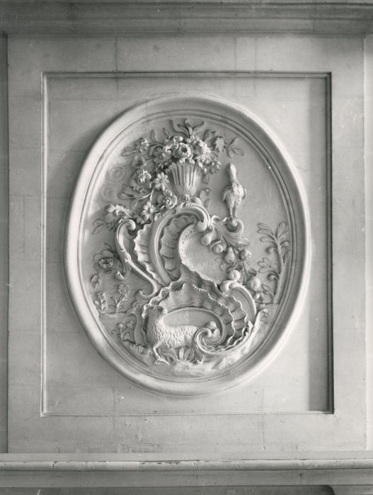 salle du lavabo, détail d’un haut-relief