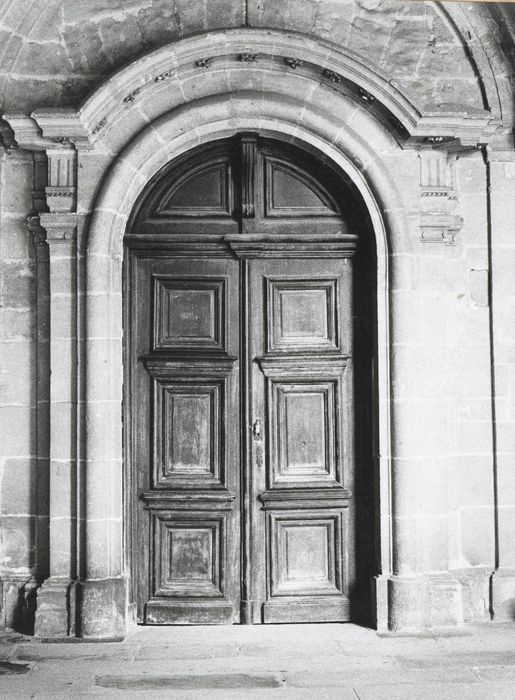 porte d’accès à la salle capitulaire