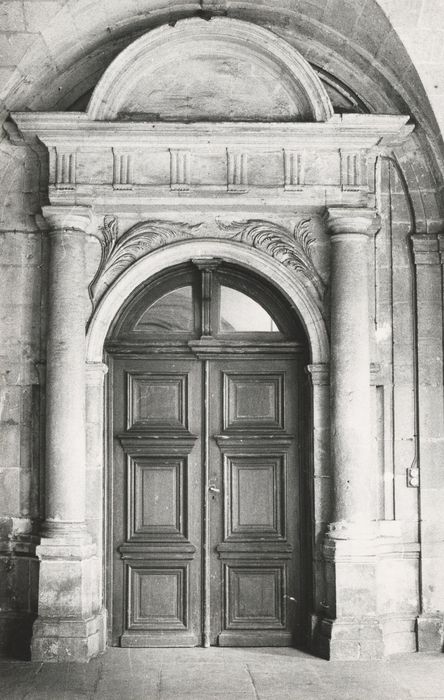 cloître, porte sud