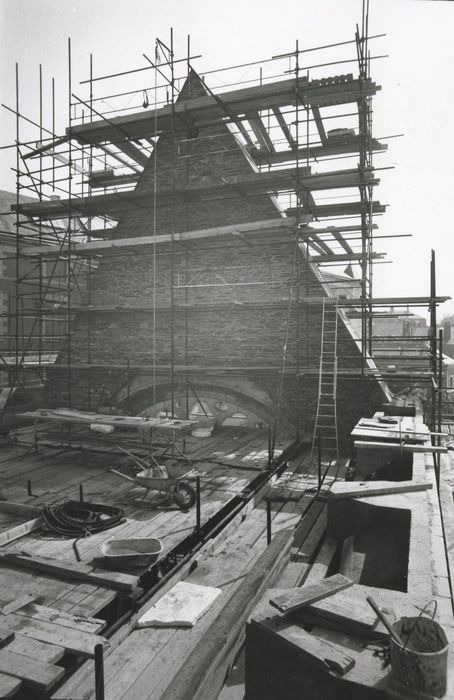 église abbatiale, construction du pignon est