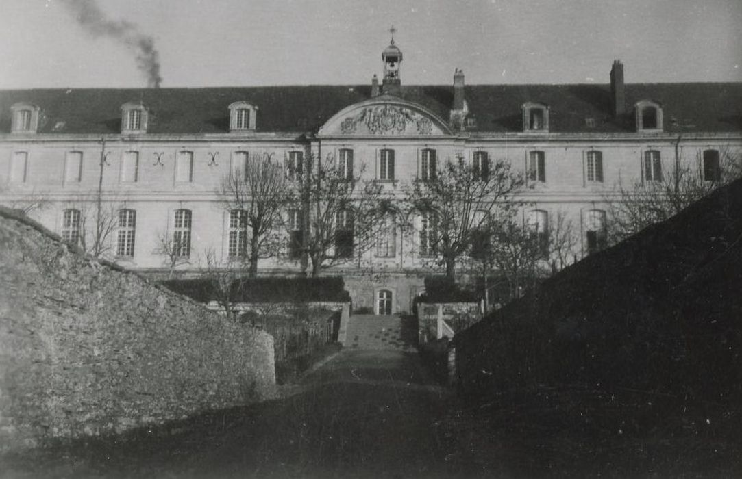 façade sud, vue partielle