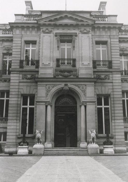 façade sur la cour d’honneur, vue partielle