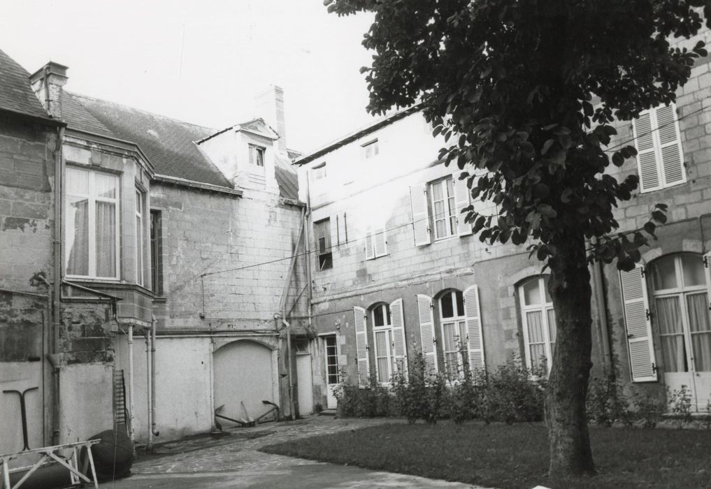 façades sur la seconde cour, vue partielle