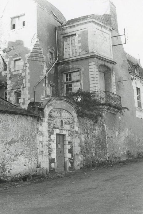 façades depuis la rue, vue partielle