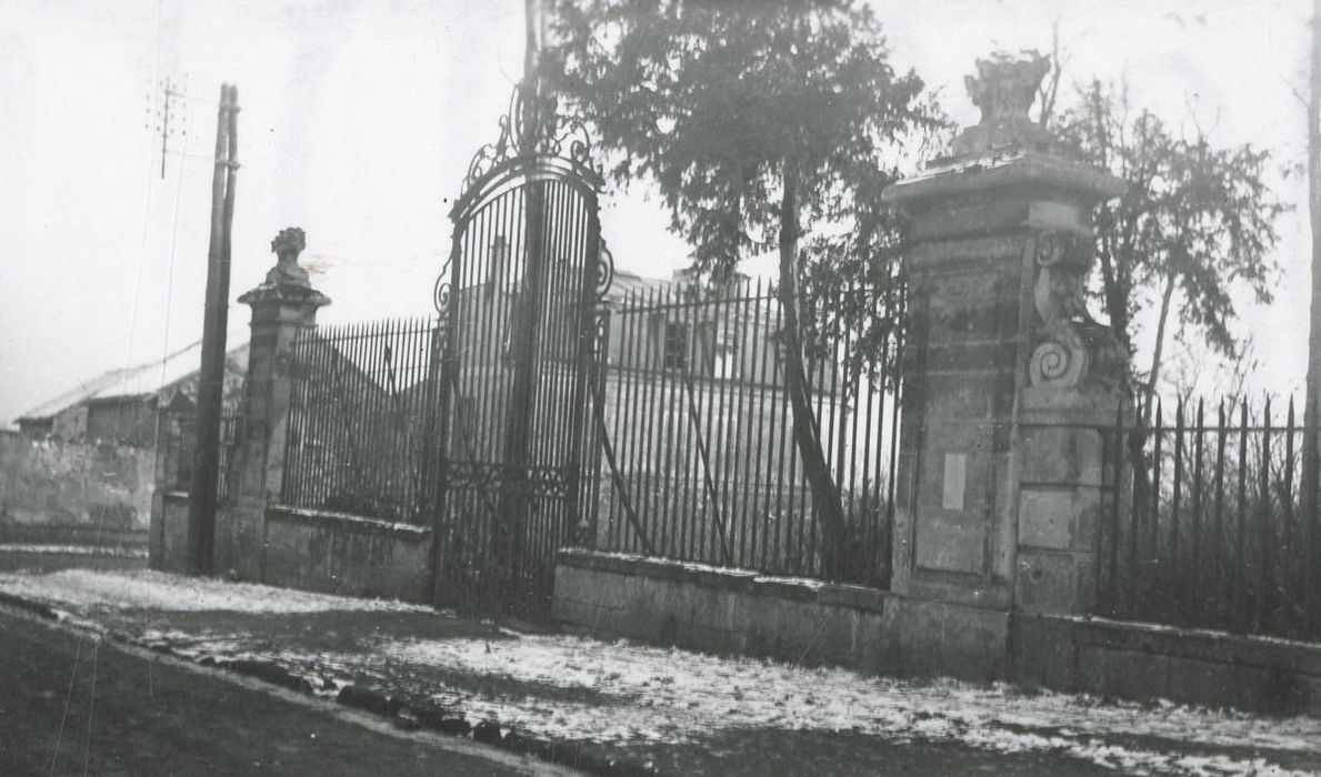 grille d’accès sur rue