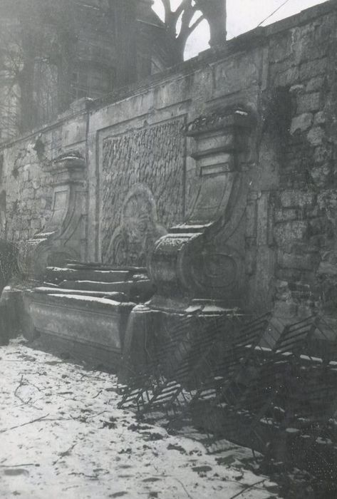 fontaine dans le jardin