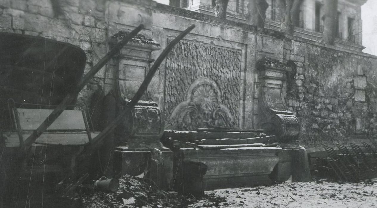 fontaine dans le jardin