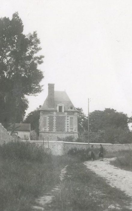 vue générale du pavillon est dans son environnement depuis le Sud