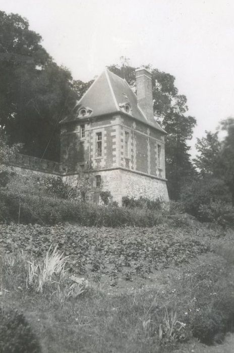 vue générale du château dans son environnement depuis le Sud-Est