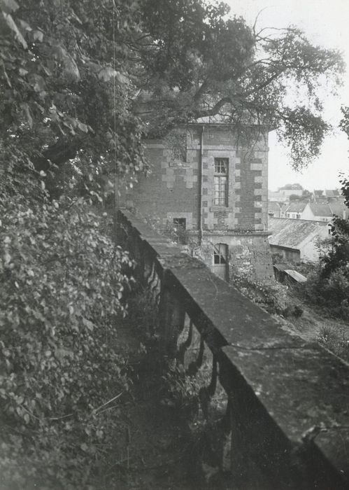 pavillon est, façade ouest, vue partielle