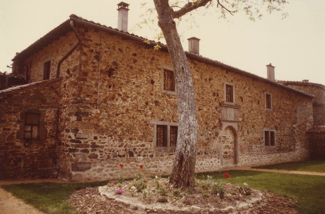 bâtiment d’entrée sud-ouest