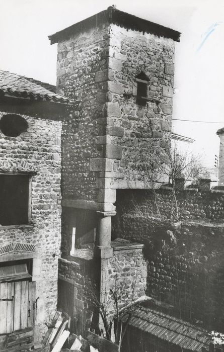 pigeonnier situé dans la cour