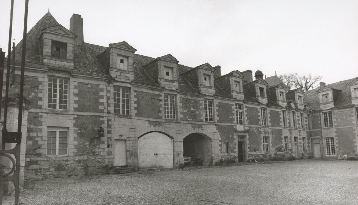 cour d’honneur, façade est