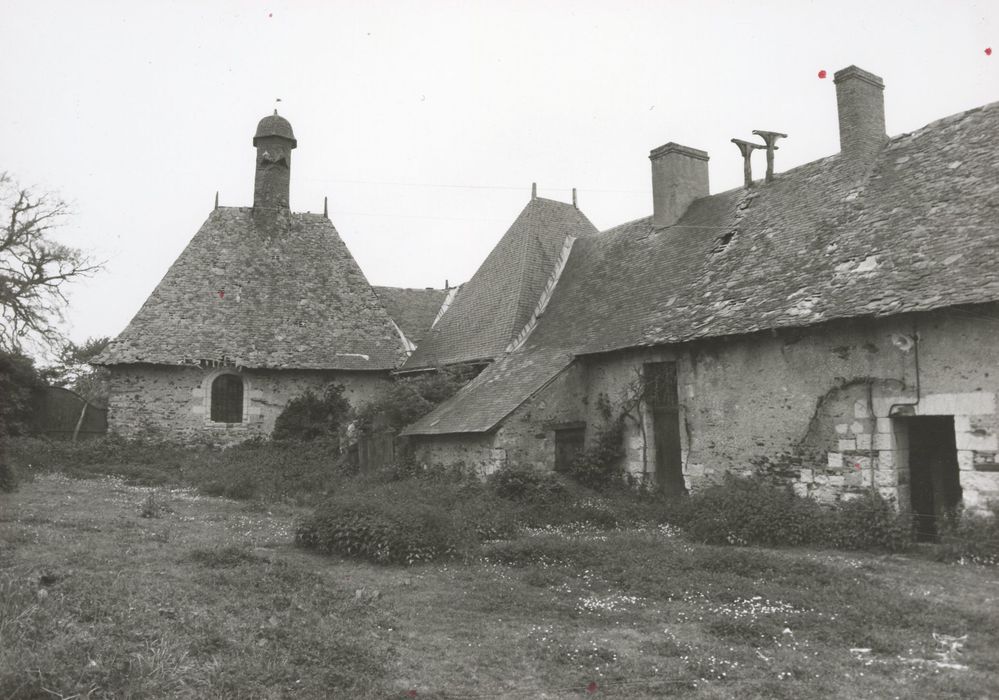 chapelle et façade ouest des communs