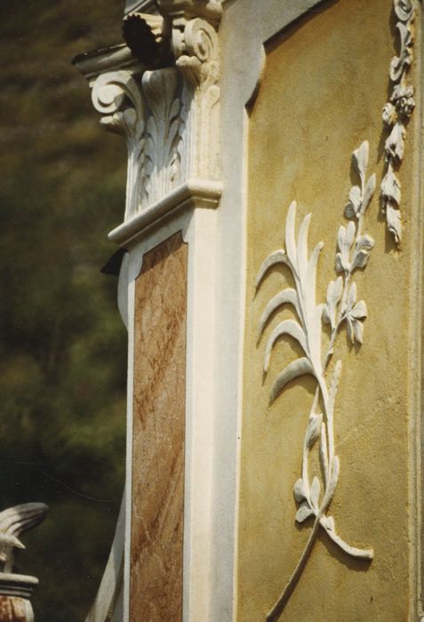 église abbatiale, détail décoratif de la façade ouest