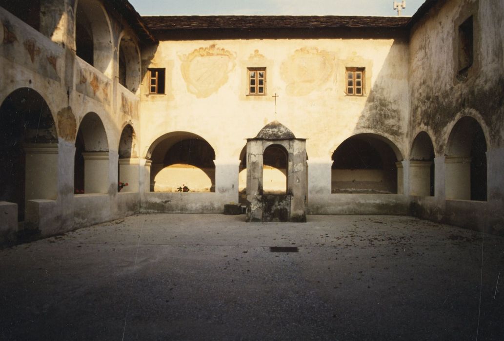 cloître, aile est, façade ouest