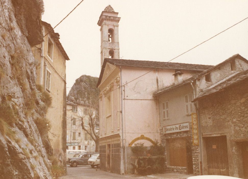 vue partielle de la chapelle dans son environnement depuis le Nord