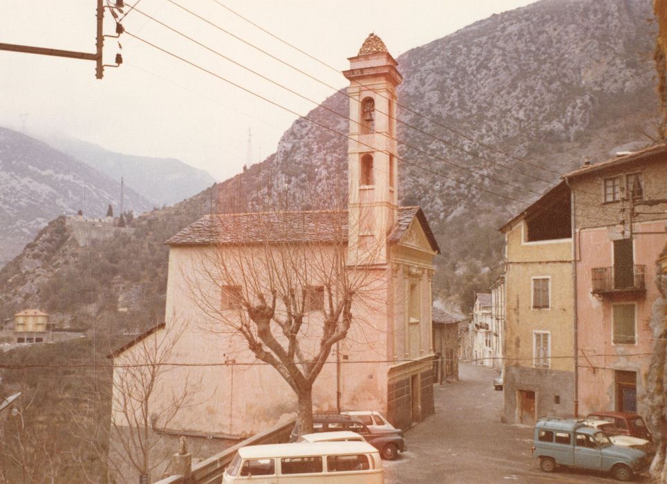 vue générale de la chapelle dans son environnement depuis le Sud