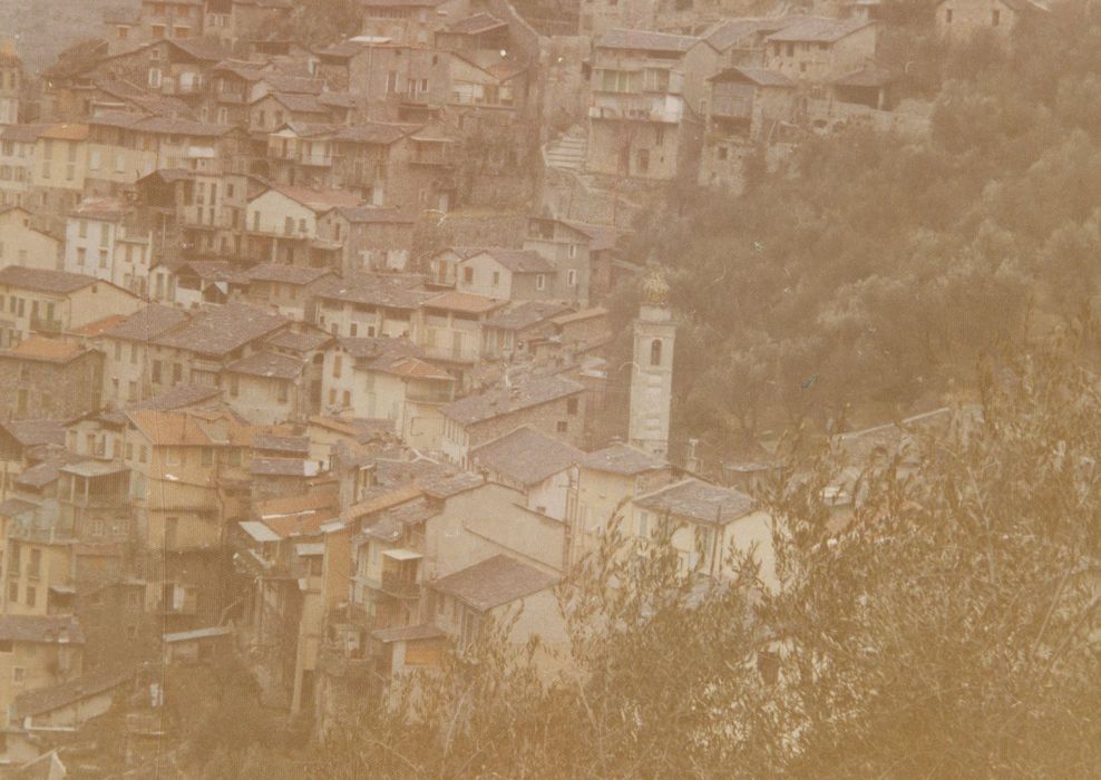 vue générale de la chapelle dans son environnement depuis le Sud-Est