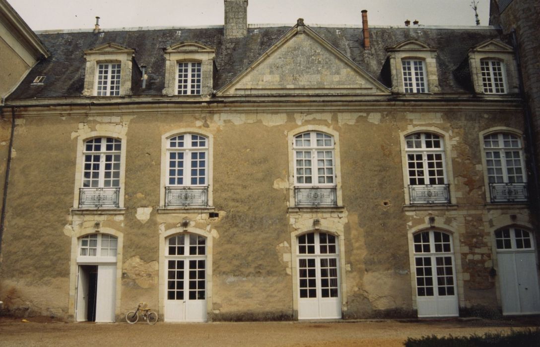 logis du 18e siècle, façade ouest