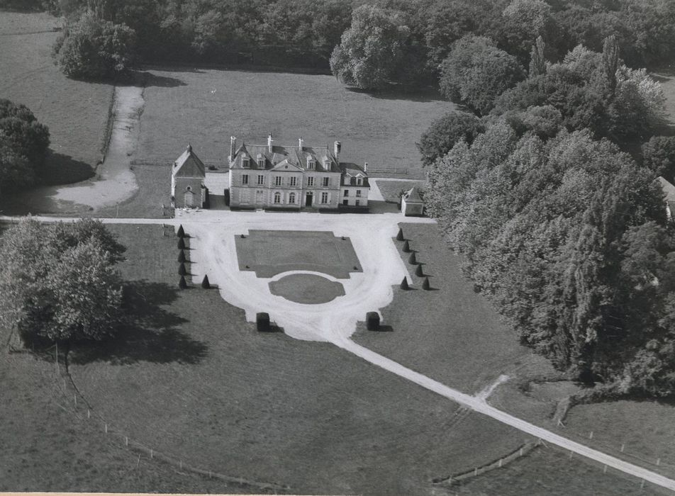 vue aérienne du château dans son environnement