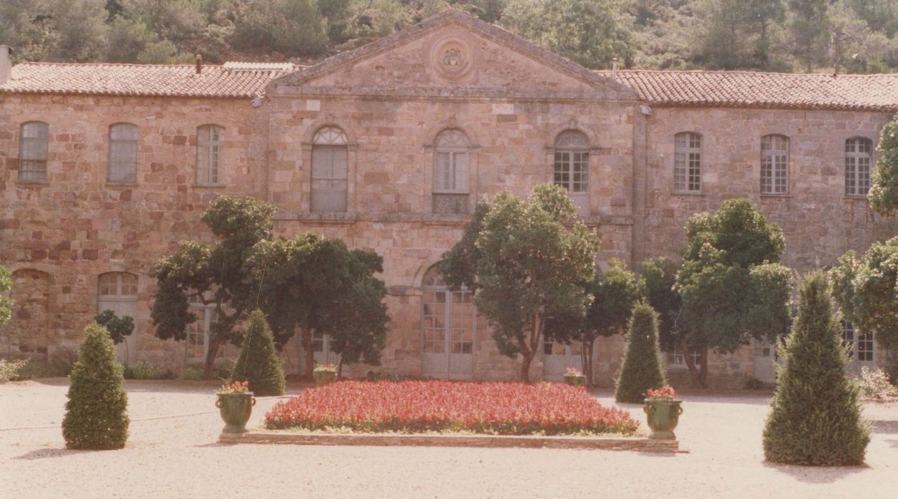 cour Louis XIV, corps de bâtiment est