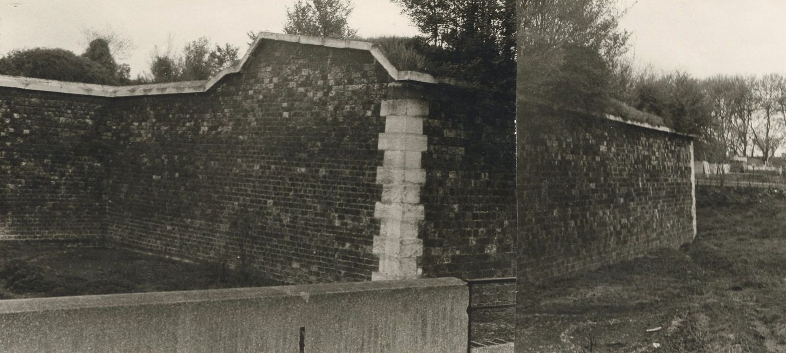 mur d’enceinte, angle entre le quai de Bercy et la rue R. Etlin