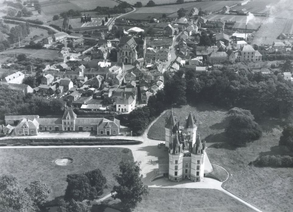 vue aérienne du château dans son environnement