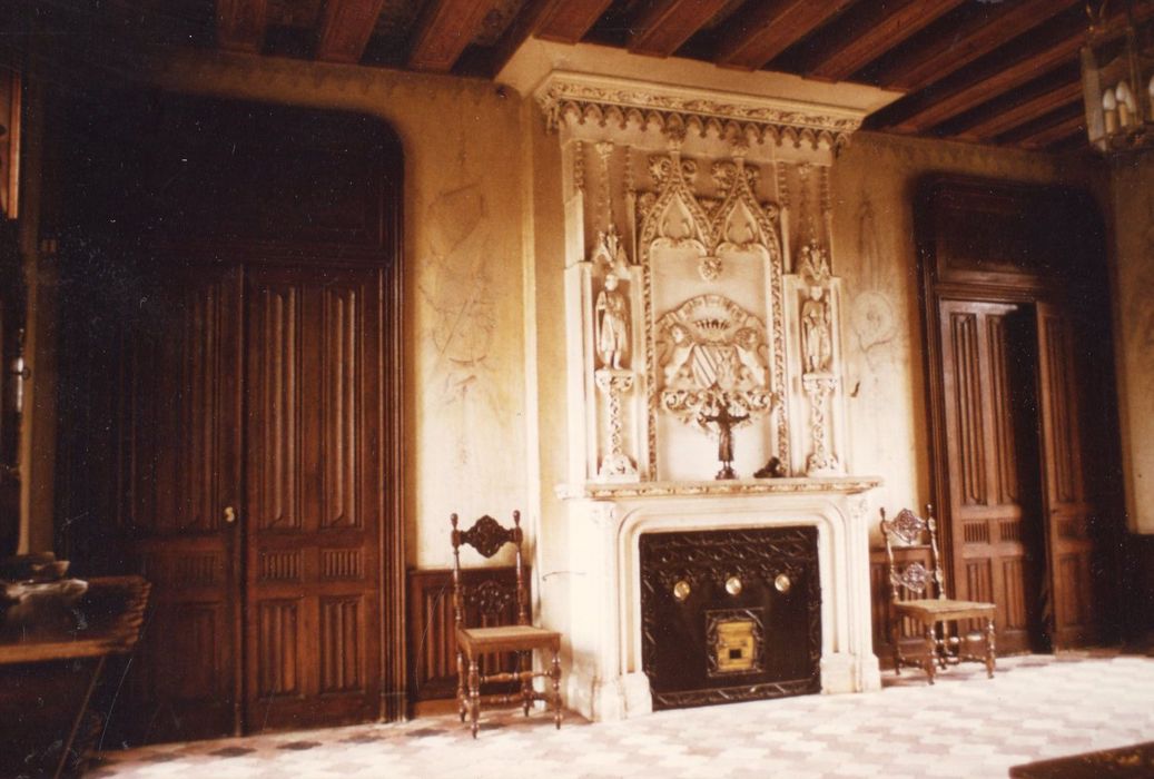 cheminée du vestibule